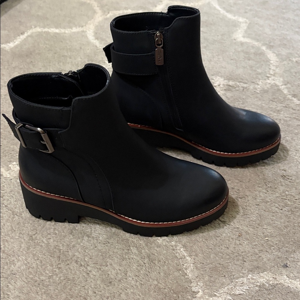 Aqua College Desiree Lug nubuck black ankle chunky boot Size 7 - Picture 9 of 17